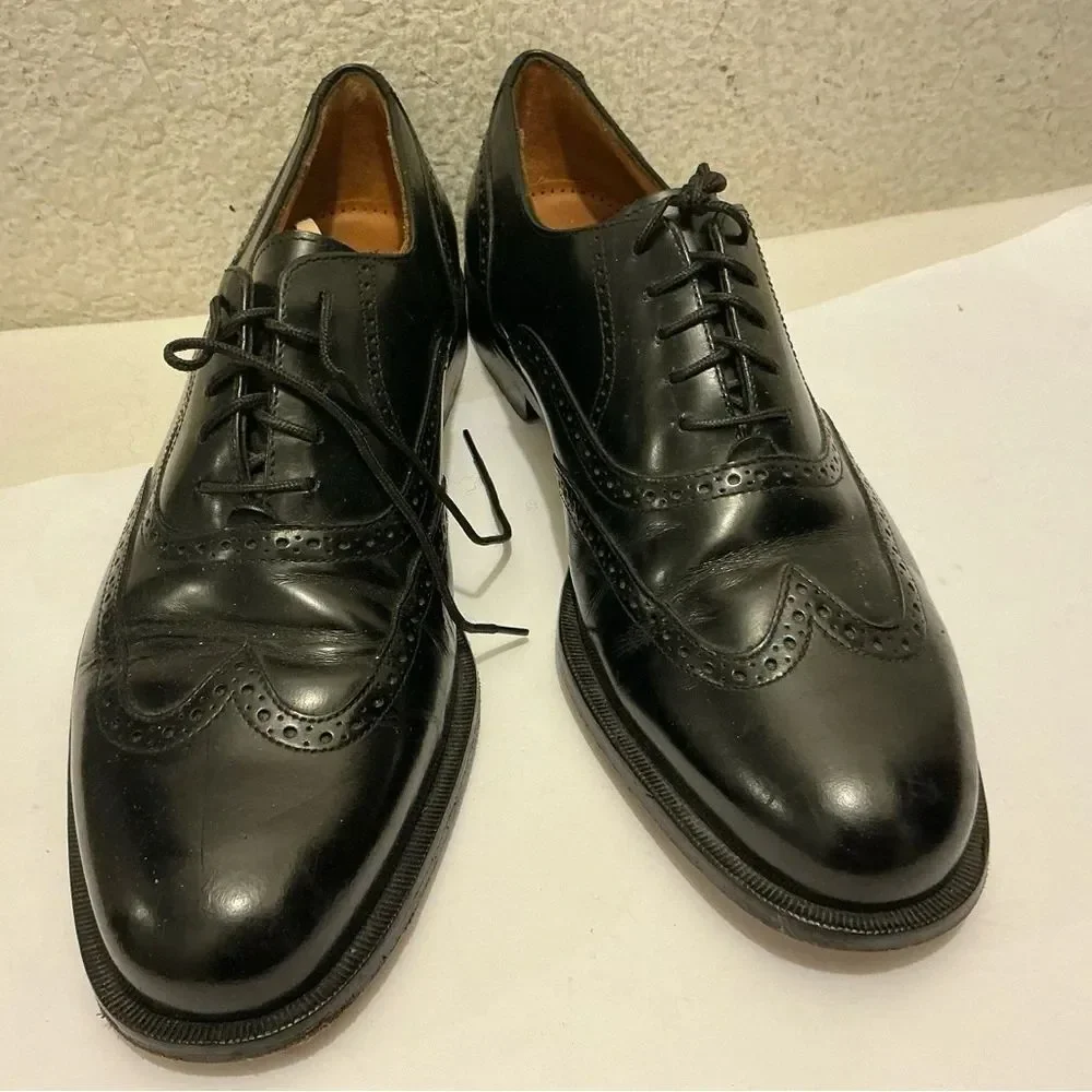 Cole Haan Black Leather Wingtip Oxfords size 10.5 D